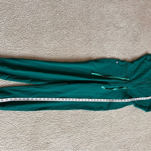FIGS Women’s Green Blue Rafaela Cargo Scrub Jumpsuit (Limited Edition) Size XS - Picture 7 of 10